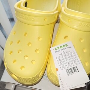 CROCS Classic Platform Clog in Bright Yellow
